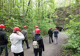 Ein beliebtes Ausflugsziel sind die Rabensteiner Felsendome, ein altes Kalkbergwerg mit seinen Grotten und Höhlen, heute ein Besucher- und Schaubergwerk in der Nähe von Chemnitz in Sachsen.