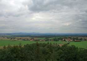 Monumentberg der Blick vom Aussichtsturm Richtung Hochstein Czorneboh