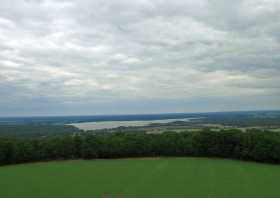 Monumentberg der Blick vom Aussichtsturm auf die Talsperre Quitzdorf