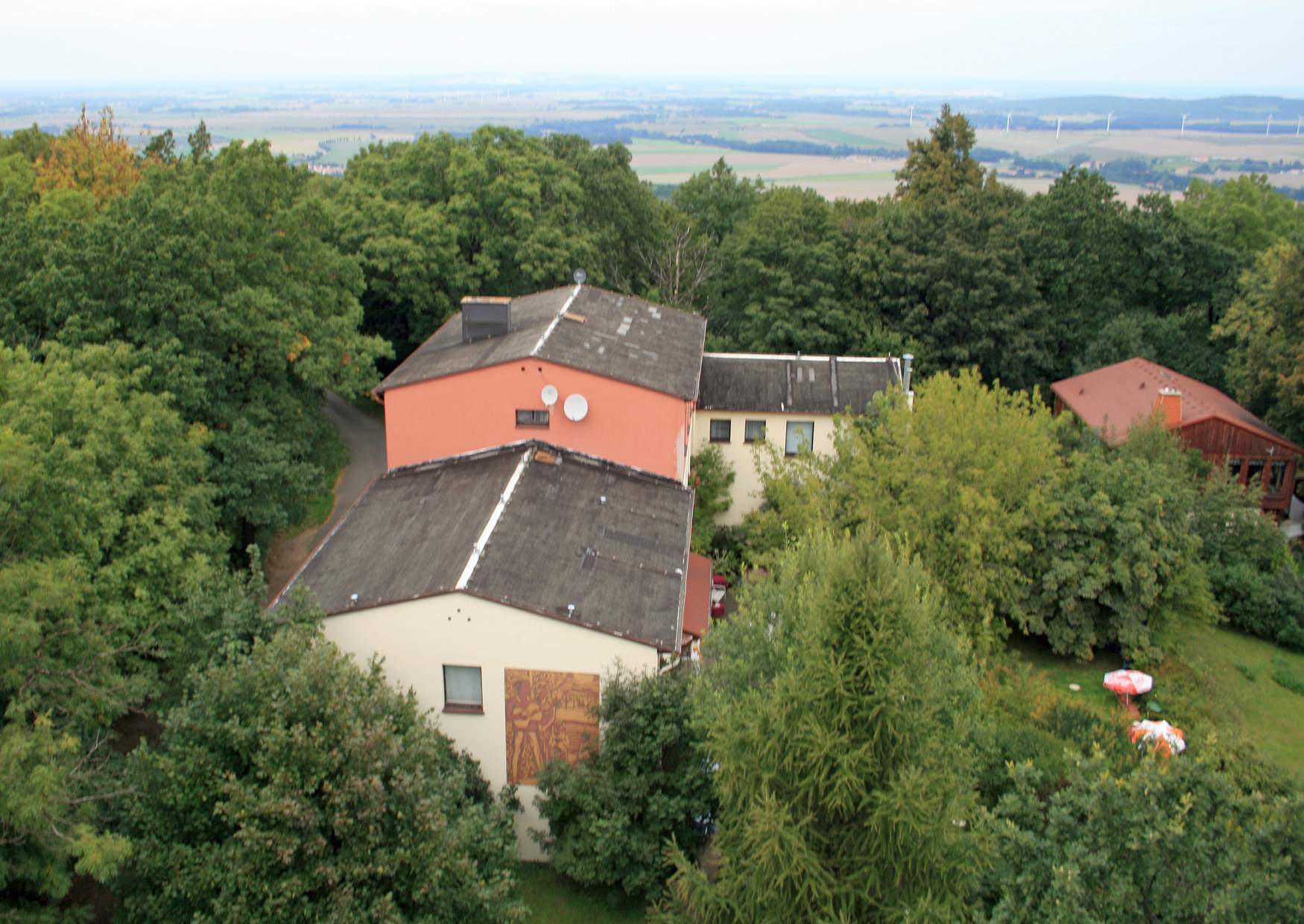 Blick auf das Berghotel auf dem Rotstein