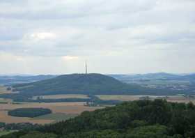 Rotstein der Blick zum Löbauer Berg