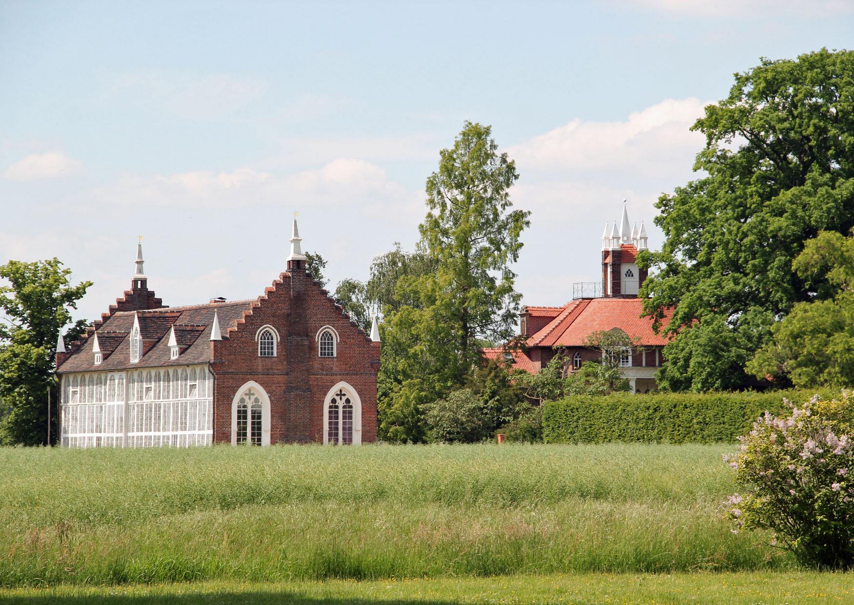 Blick zum Palmenhaus und Garteninspektorhaus