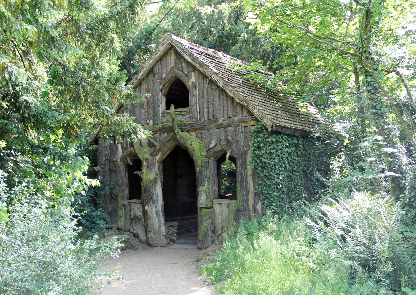 Wurzelhaus im Wörlitzer Park