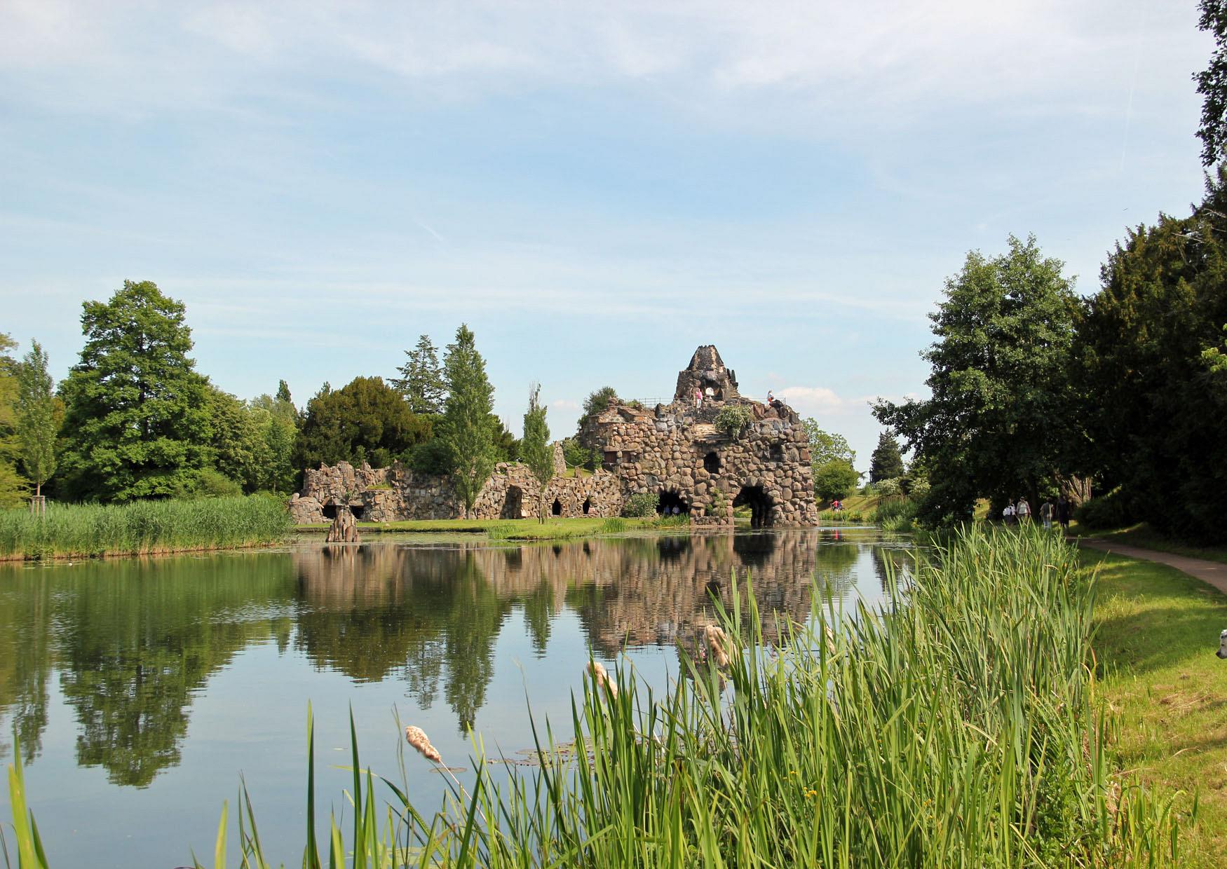 Blick zur Insel Stein beim Spaziergang um den Wöerlitzer See