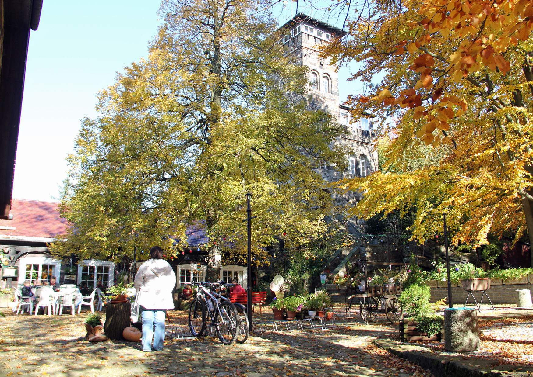 Bergbaude Czorneboh im Herbst