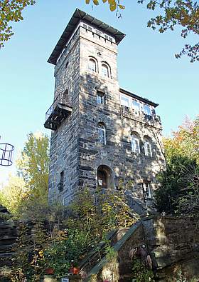 Der Czorneboh Berggasthof mit Aussichtsturm