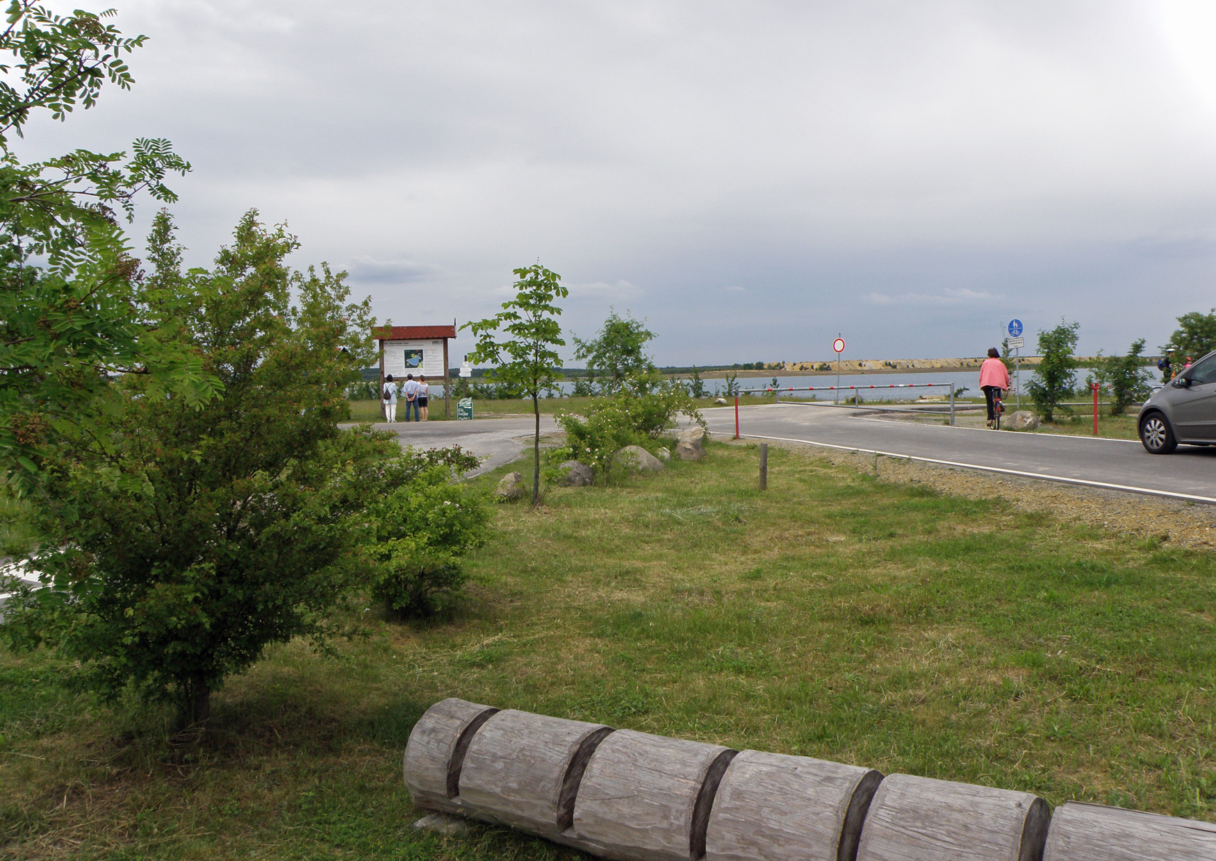 Der Bäralder See bei Boxberg im Jahr 2009, Fahrradständer