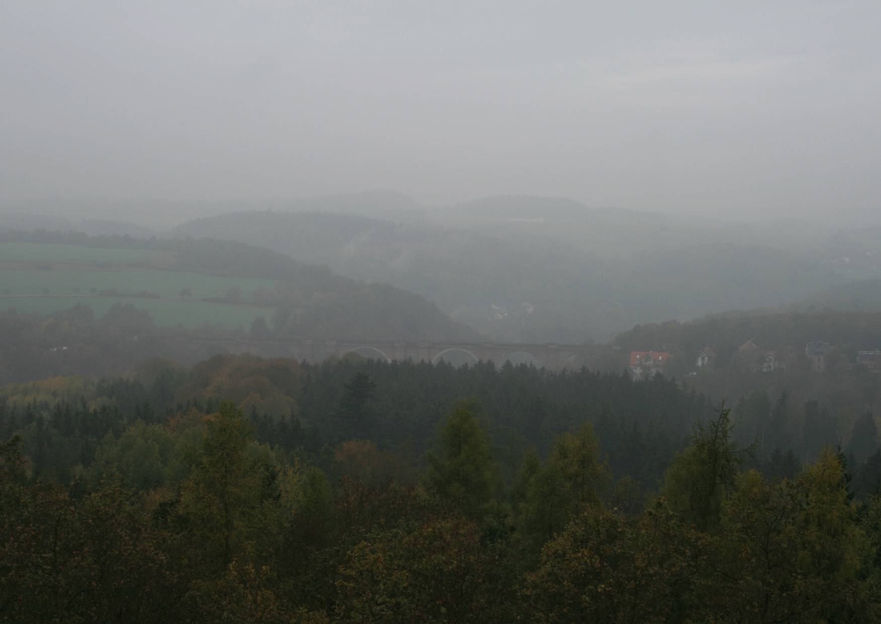 Julius-Mosen-Turm Blick auf die Elstertalbrücke