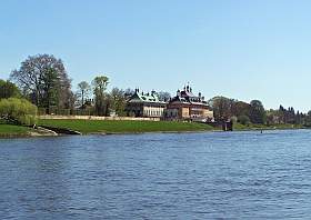 Ausflugsziel in Dresden der Schlosspark Pillnitz, spazieren, entspannen, in die Geschichte eintauchen.