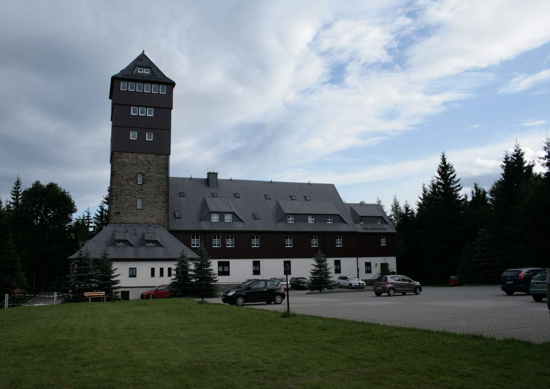 Ausflugsziel im Erzgebirge, das Berghotel auf dem Bärenstein