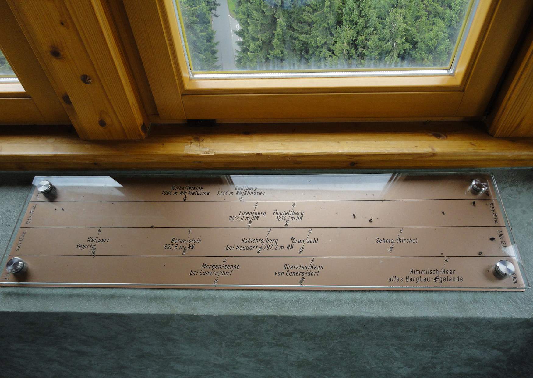 Der Pöhlberg bei Annaberg Buchholz - Hinweistafeln im Turm