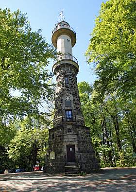 Der Aussichtsturm, Prinz-Georg-Turm, auf dem Ungerberg zwischen Sebnitz und Neustadt in Sachsen ist ein beliebtes Ausflugsziel und Wandergebiet.
