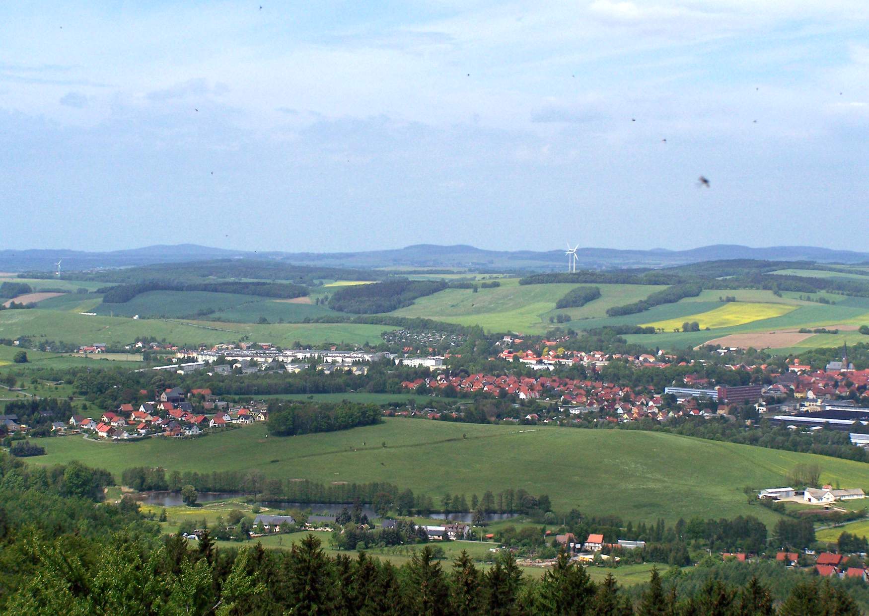 Der Blick vom Aussichtsturm auf dem Ungerberg auf die Stadt Neustadt in Sachsen