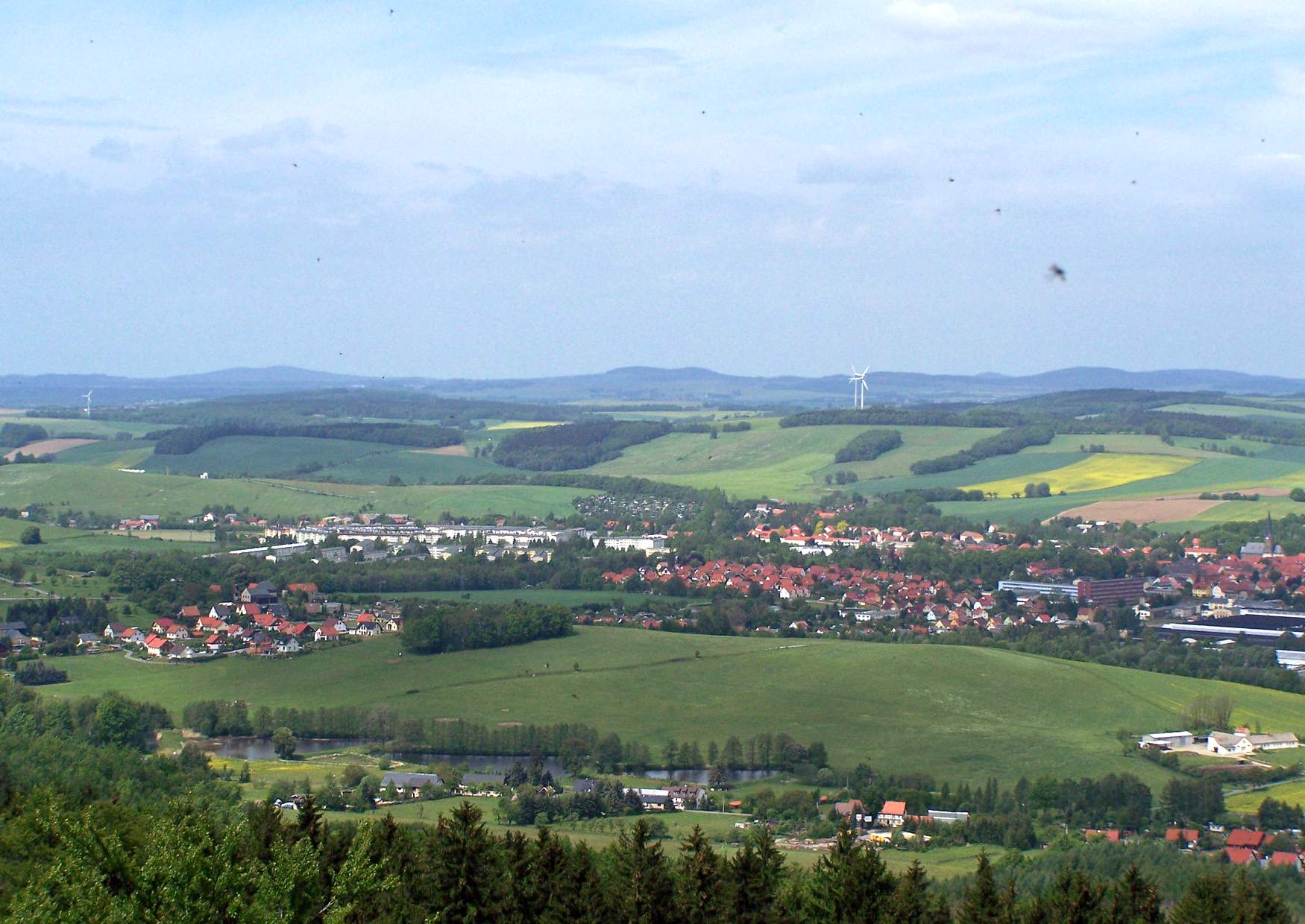Der Blick vom Aussichtsturm auf dem Ungerberg auf die Stadt Neustadt in Sachsen