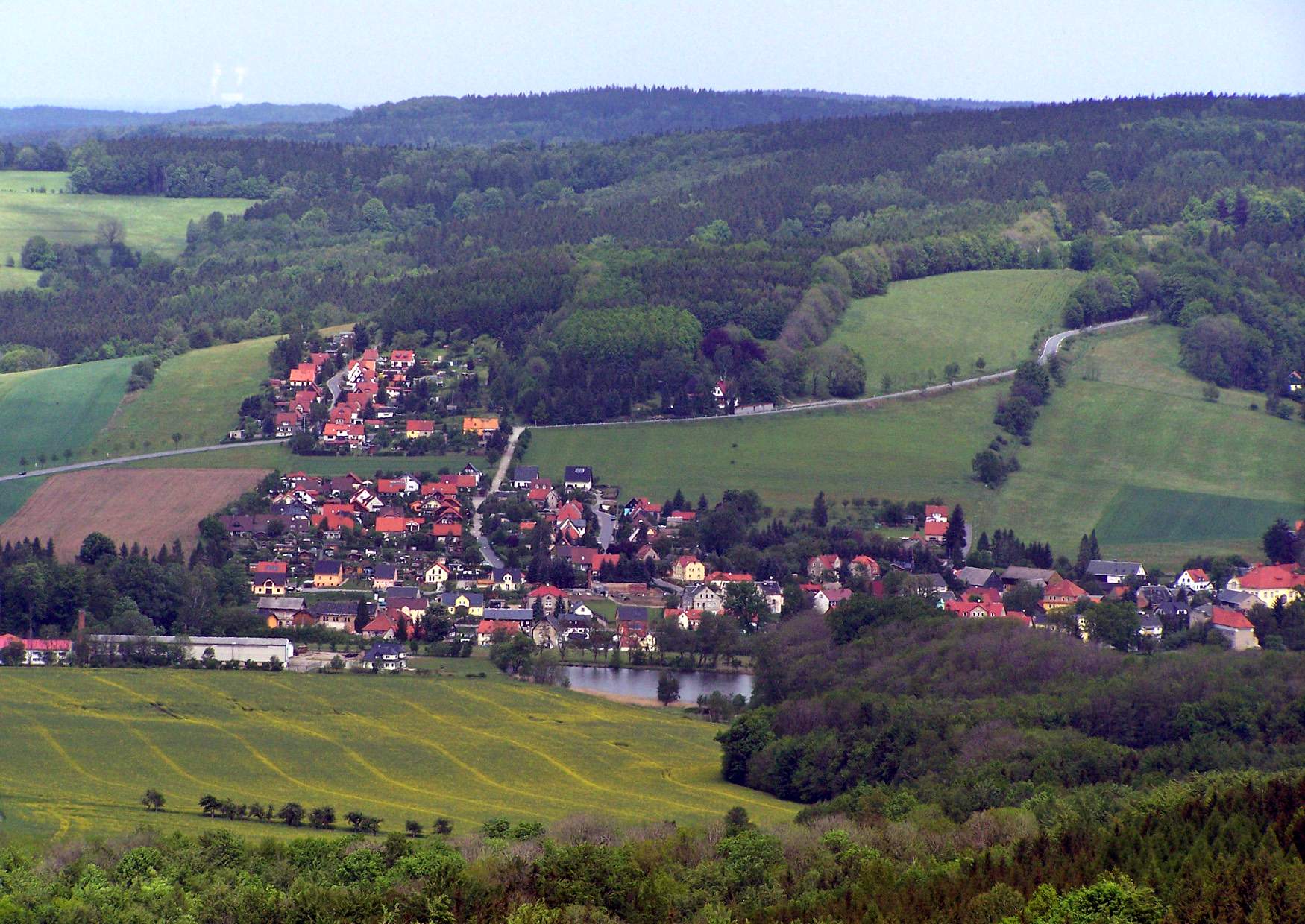 Der Blick vom Aussichtsturm auf dem Ungerberg nach Langburkersdorf