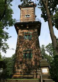 Der Aussichtsturm auf der Panoramahöhe in Berggießhübel