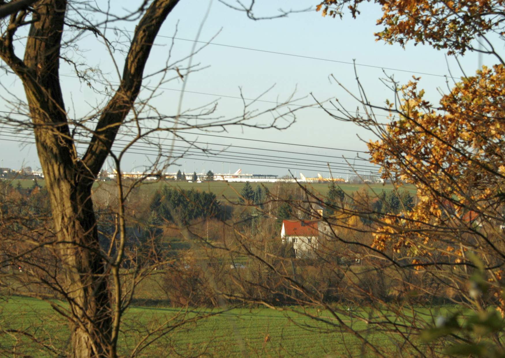 Der Flughafen, Aussicht vom Fuß des Bismarckturm Leipzig