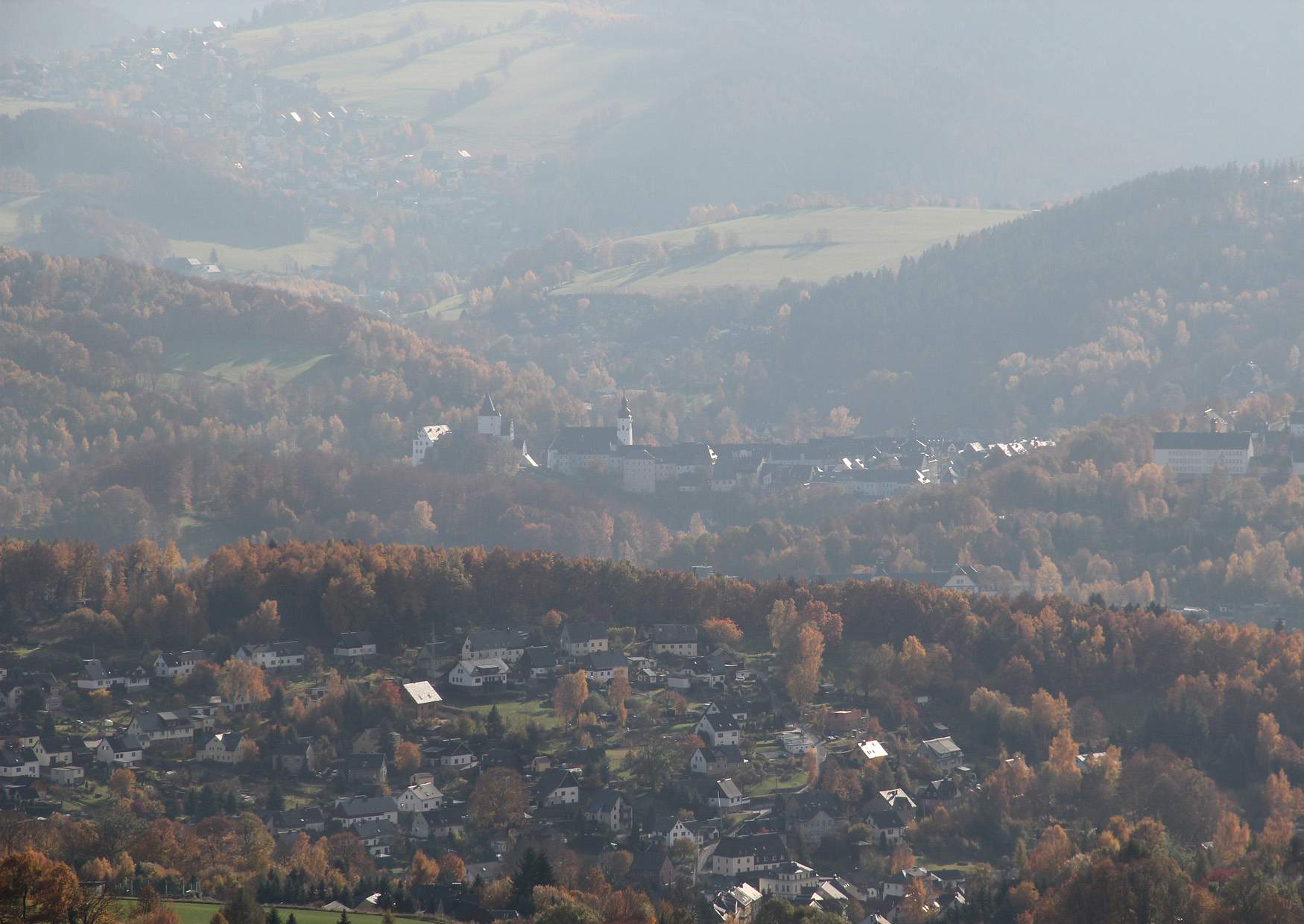 Der Blick vom König-Albert-Turm auf dem Spiegelwald - Burg Schwarzenberg