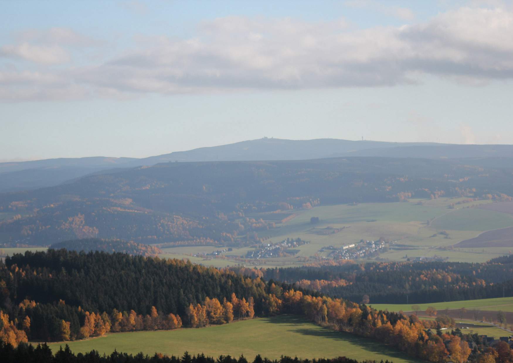 Der Blick vom König-Albert-Turm auf dem Spiegelwald - Fichtelberg