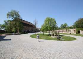 Schloss Hirschstein oder Neuhirschstein, der Schlossplatz