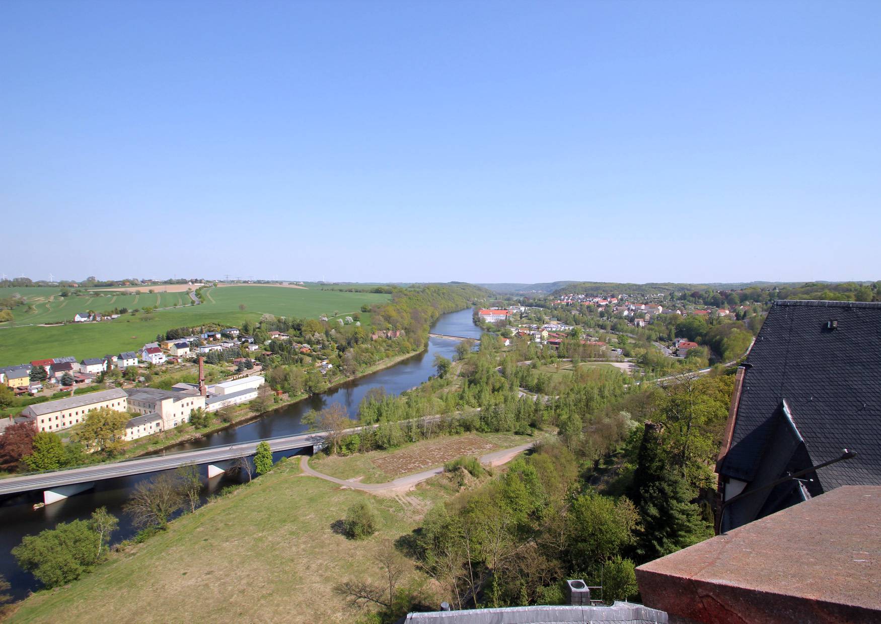 Blick vom Bergfried der Burg Mildenstein auf die Freiberger Mulde