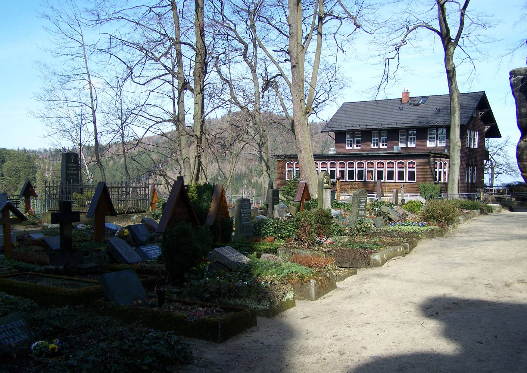 Oybin Friedhof am Kloster, der Burg