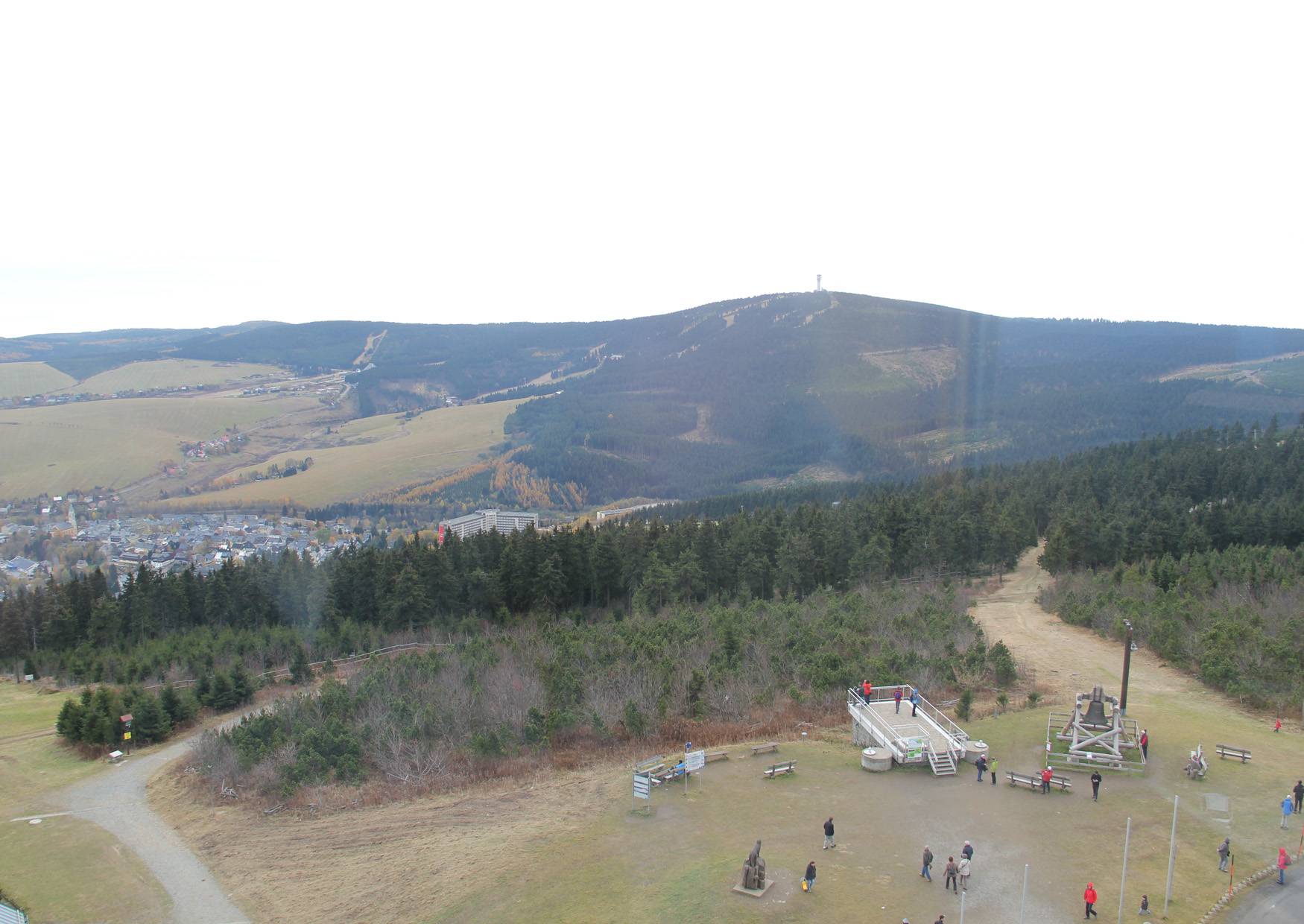 Der Blick vom Fichtelberg ins Tschechische