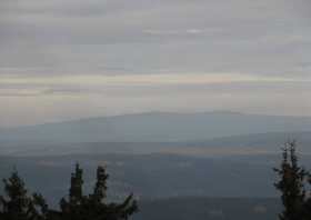 Der Blick vom Turm auf dem Auersberg in Richtung Fichtelberg