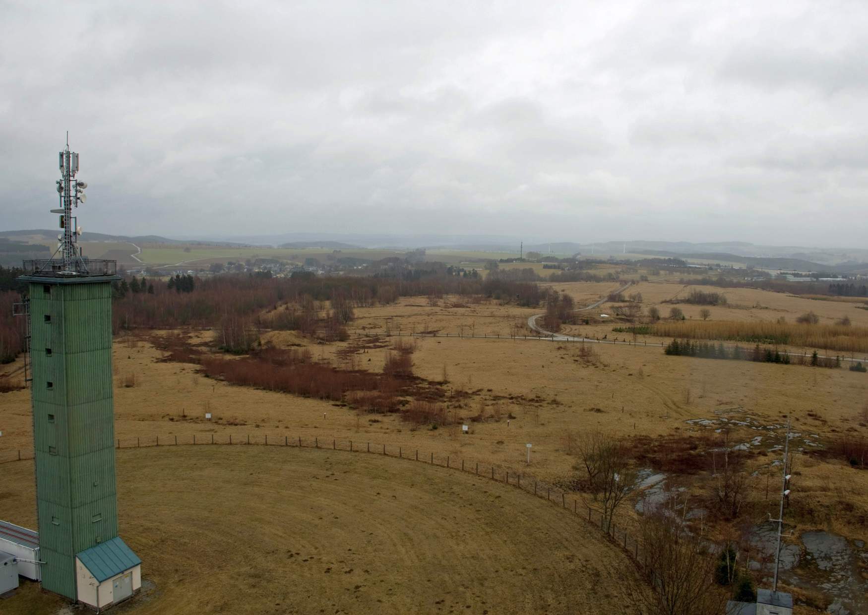 Der Blick vom Aussichtsturm auf der â€žDrei Brüder Höheâ€œ nach Nordosten