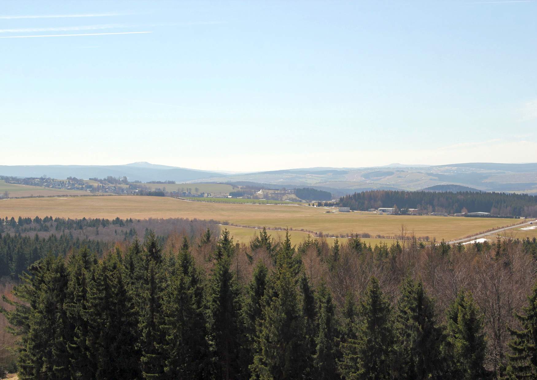 Aussichtsturm auf der Drei Brüder Höhe im Erzgebirge ein Ausflugsziel bei Marienberg