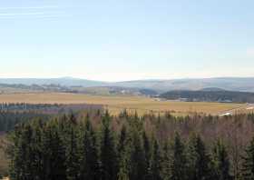 Aussichtsturm auf der Drei Brüder Höhe im Erzgebirge ein Ausflugsziel bei Marienberg