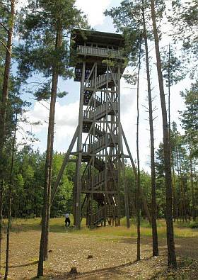 Calauer Schweiz der Aussichtsturm nahe Gosda, Weißag klein