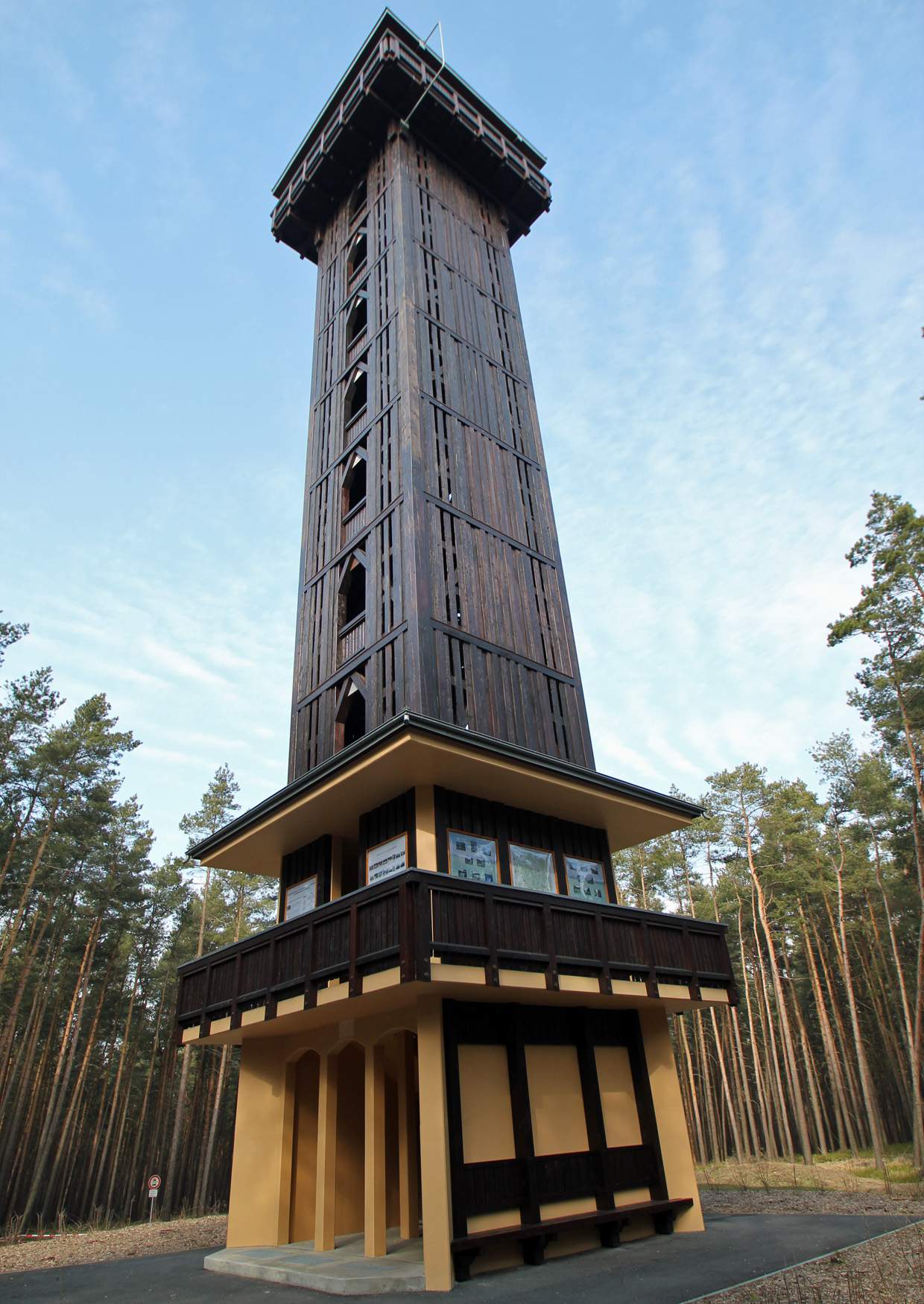 Der Heidebergturm auf dem Grödener Heideberg - Moderner Aussichtsturm