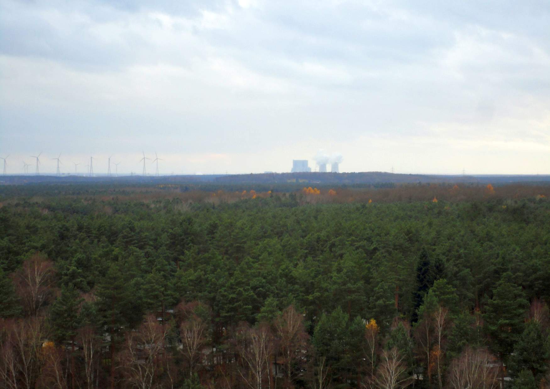 Kraftwerk Schwarze Pumpe vom Aussichtsturm Felixsee