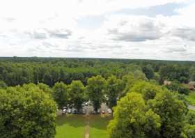 Blick zum Parkplatz vor dem Bismarckturm