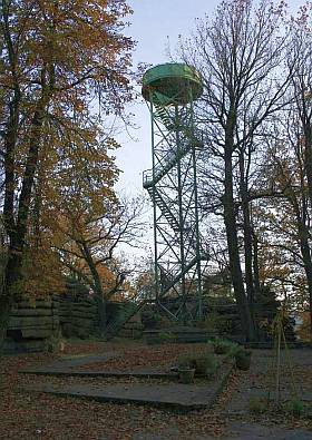 Der stählerne Aussichtsturm auf dem Königshainer Berg klein