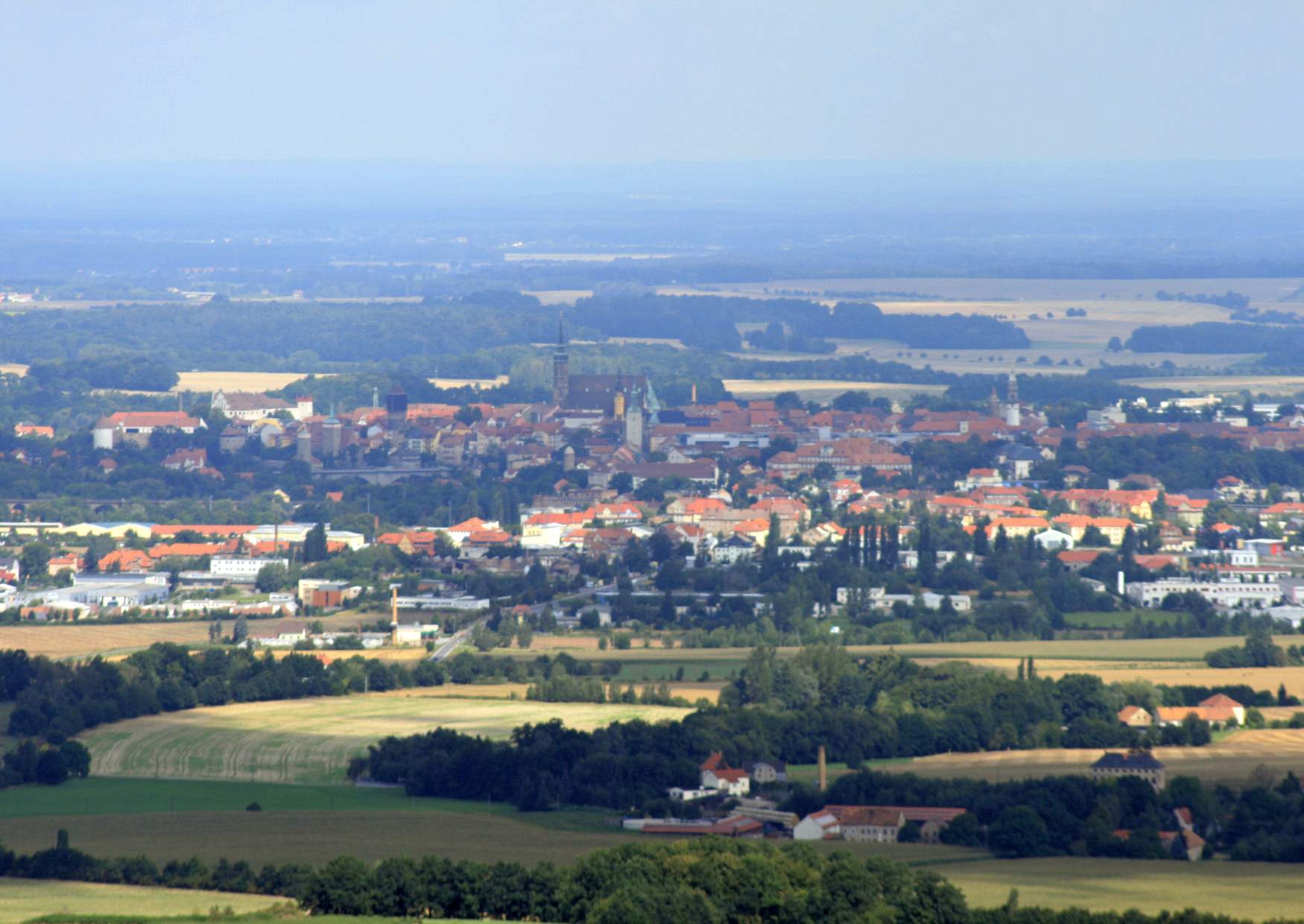 Blick vom Aussichtsturm auf die historische Innenstadt von Bautzen