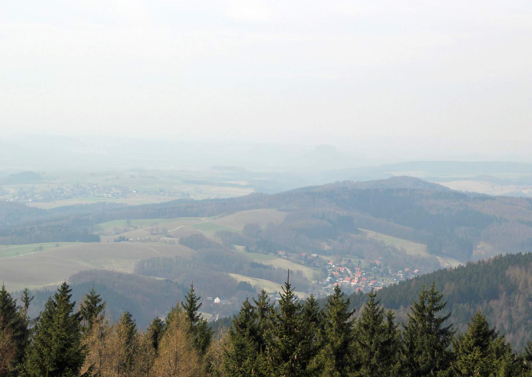 Blick vom Aussichtsturm auf dem Tanzplan nach Hertigswalde und Lichtenhain