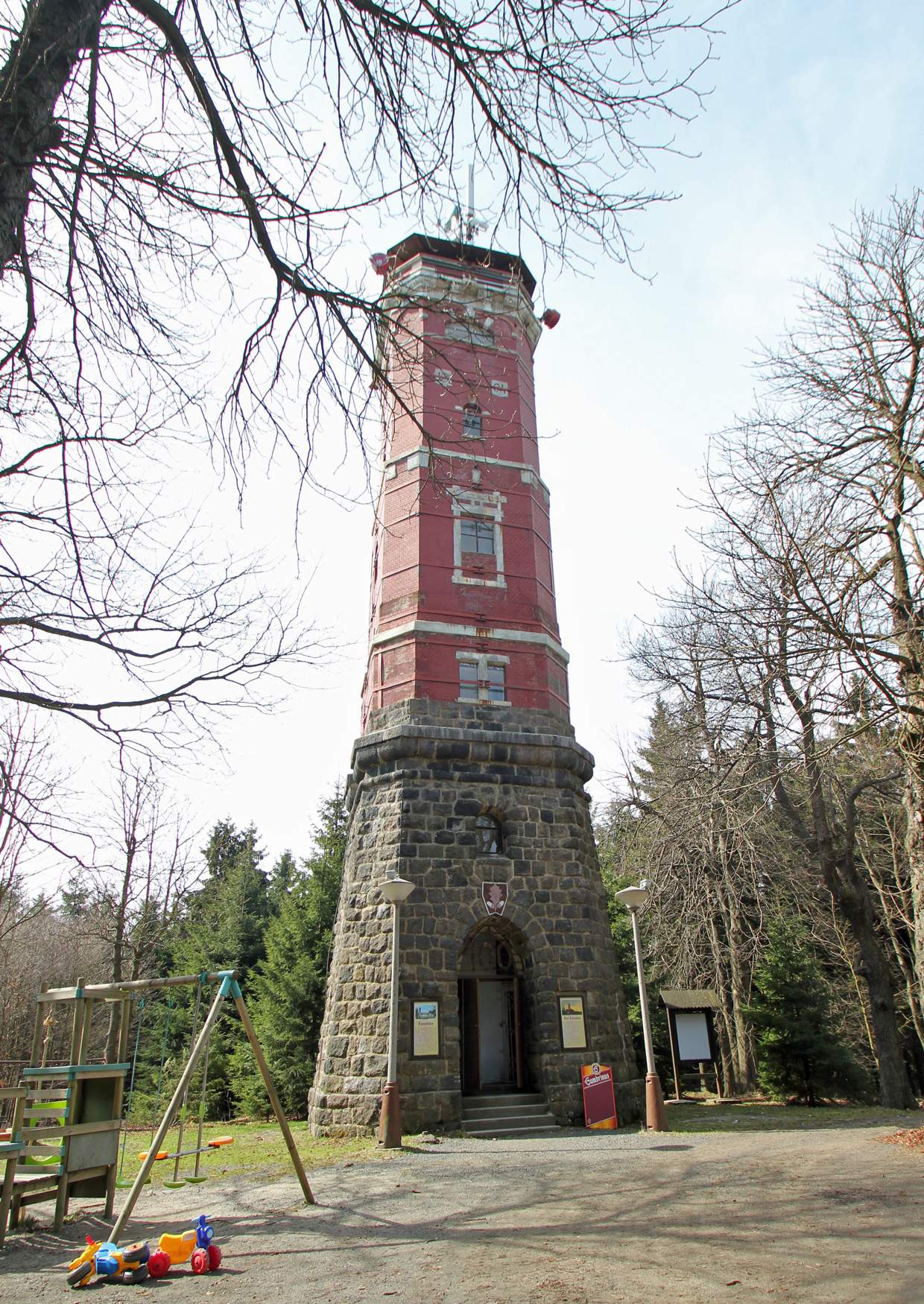 Ausflugsziel Aussichtsturm auf dem Tanečnice (deutsch Tanzplan)