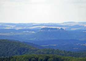 Blick vom Aussichtsturm auf dem Weifberg Richtung Wismut Festung Königstein