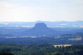 Blick vom Aussichtsturm auf dem Weifberg Richtung Lilienstein