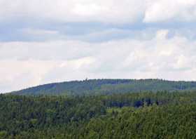 Blick vom Aussichtsturm auf dem Weifberg auf den Aussichtsturm auf dem Tanzplan bei Sebitz