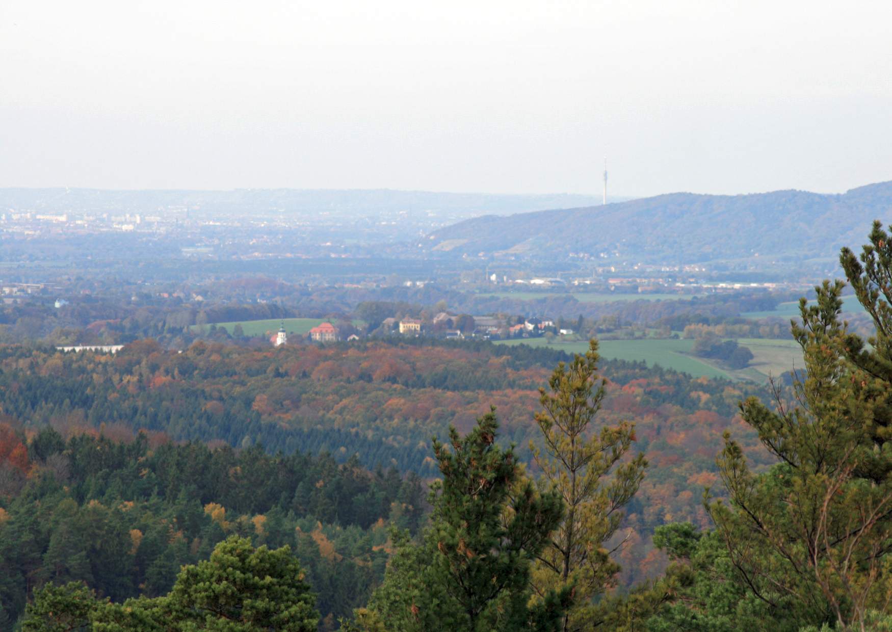 Der Blick vom Aussichtsturm auf dem Pfaffenstein Richtung Dresden