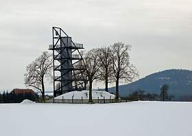 Der Rathmannsdorfer Turm im Winter bei einem Ausflug in der Sächsischen Schweiz bei Bad Schandau.