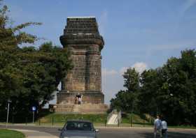 Die Bismarcksäule in Dresden auf der Räcknitzhöhe