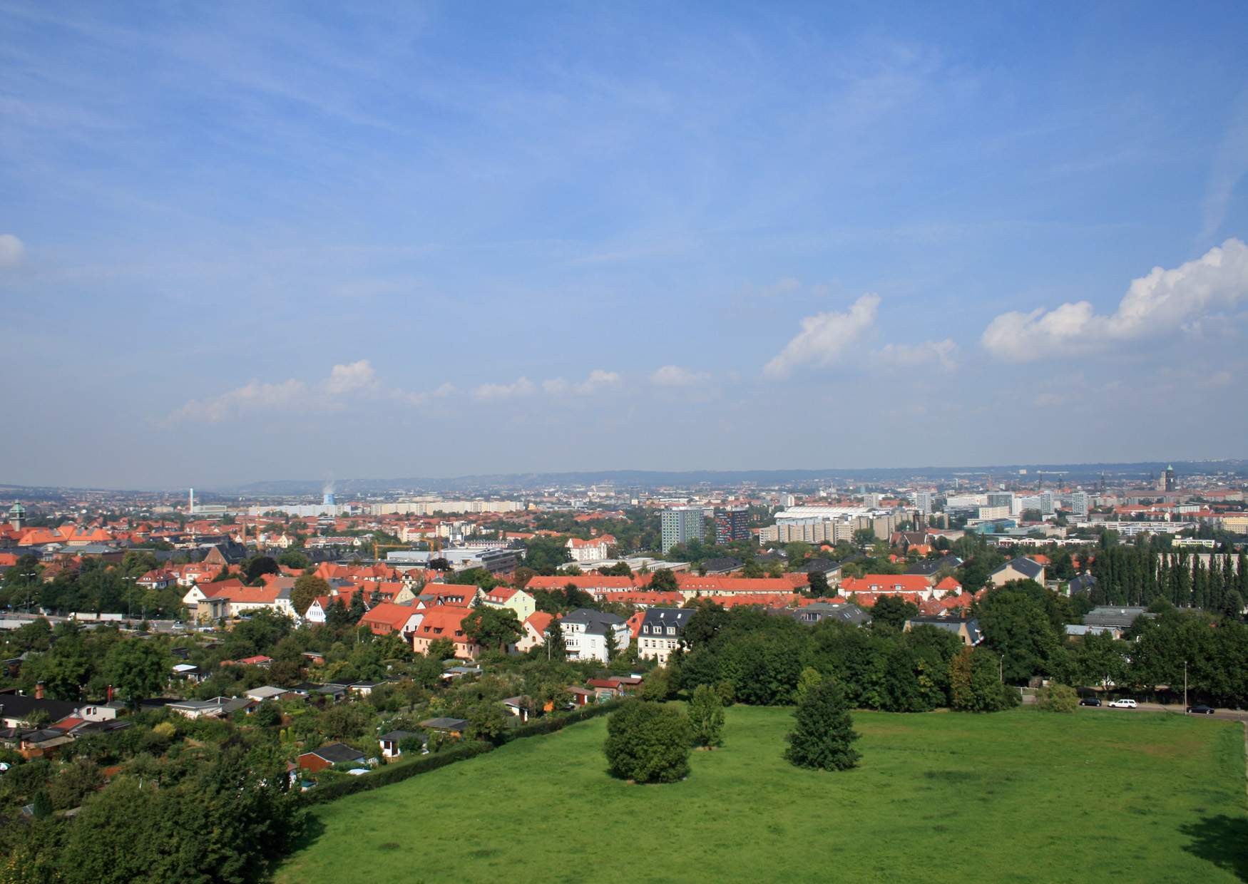 Der Blick vom Bismarckturm auf die Stadt Dresden