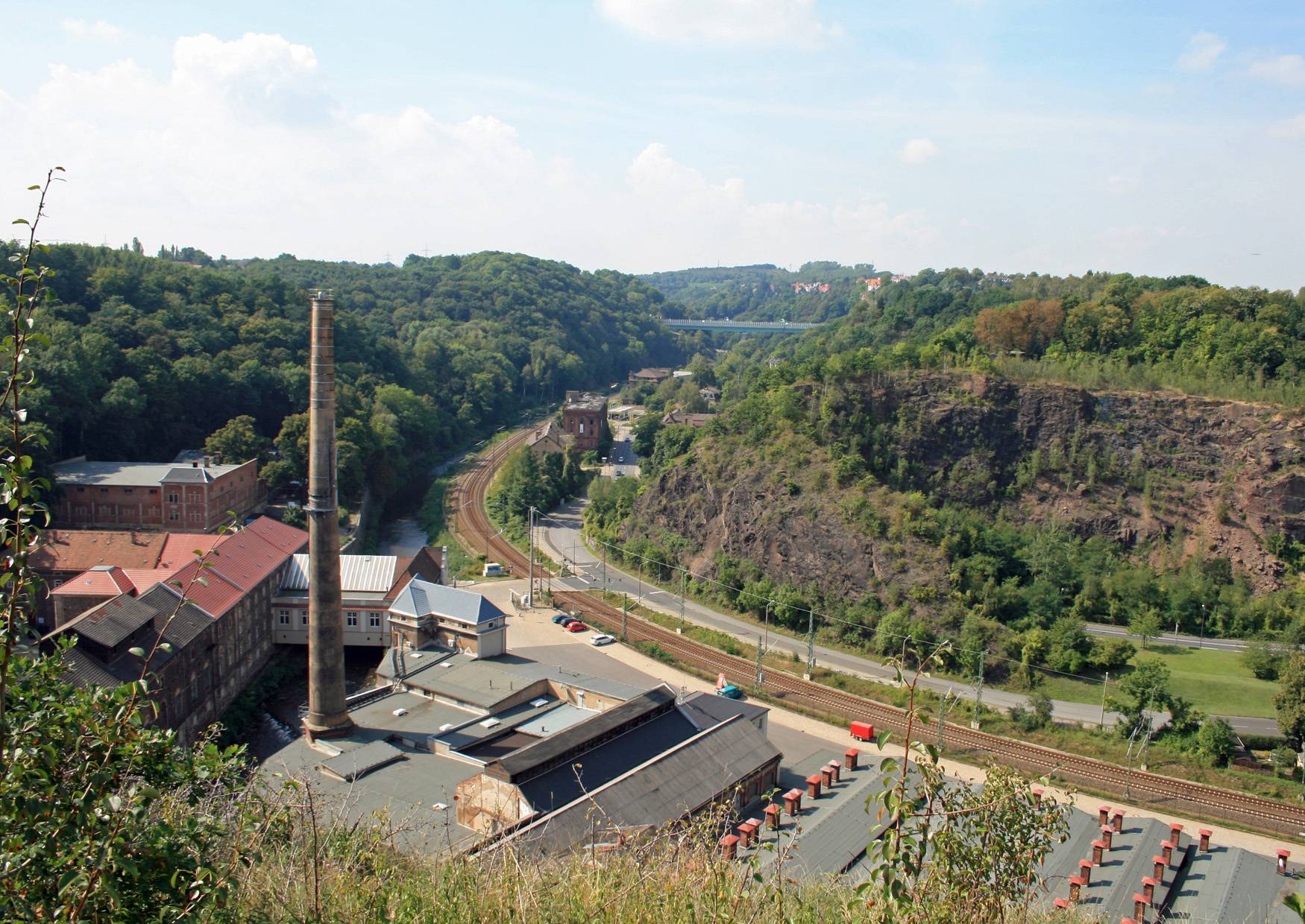 Blick auf den Plauenschen Grund vom Aussichtspunkt am Hohen Stein