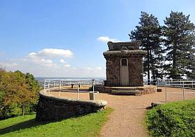 Der Bismarckturm Cossebaude, Aussichtspunkt mit Bismarcksäule
