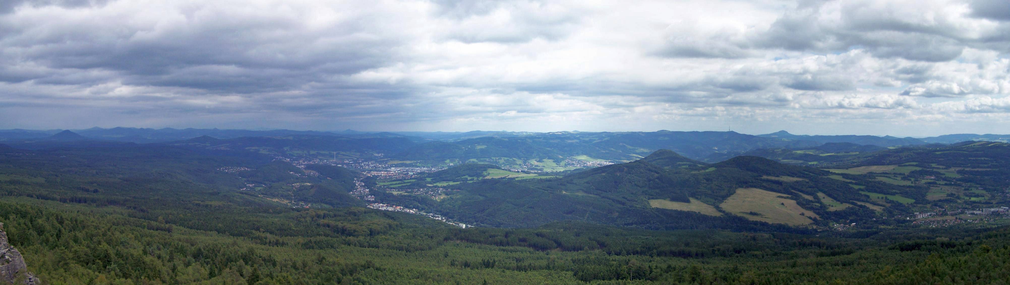 Panorama vom Aussichtsturm auf dem Hohen Schneeberg Richtung Decin