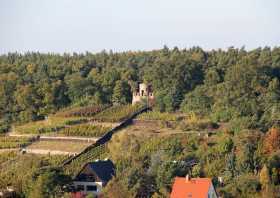 Der Blick vom König-Albert-Turm auf den Wartturm in Weinböhla